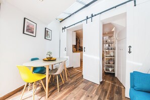 Dining - Modern & Stylish Garden Home in Islington - Pass the Keys (London)