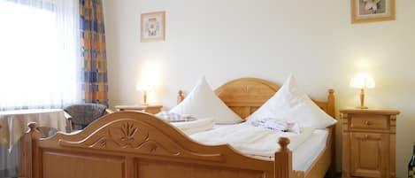 1 Schlafzimmer, Schreibtisch, Reisekinderbett, WLAN