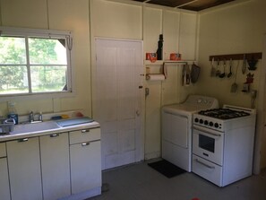 Fridge, microwave, oven, stovetop - Historic Oak Bluffs home, short walk to town, beach, and harbor. (Oak Bluffs)