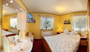 3 bedrooms, in-room safe, iron/ironing board, free WiFi