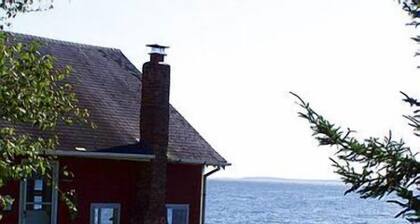 House At The Point - Rustic Cottage on Ocean's Edge