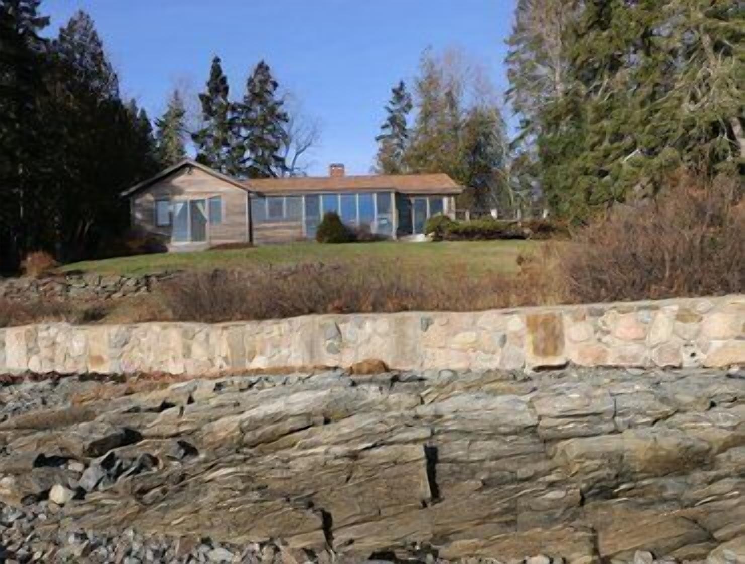 Marks Sea Cottage - Perched on the ocean