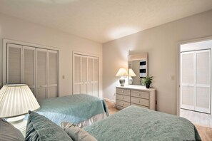 2 bedrooms, iron/ironing board, Internet, bed sheets