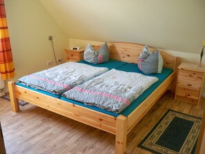 2 Schlafzimmer, Reisekinderbett, WLAN, Bettwäsche