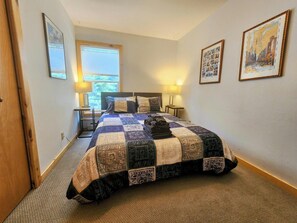 3 عدّة غرف نوم وواي فاي مجانًا وملاءات أسرّة