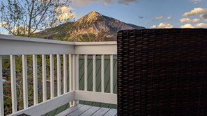 A balcony with a view of a mountain. - Townhome in Crested Butte | 3 Bedroom | Walk to Elk | Pet Friendly | Gas Grill (Crested Butte)