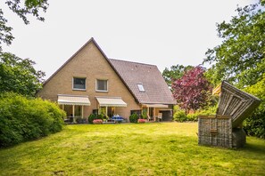 Unclassified image, 4 of 21, button