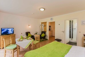 Unclassified image, 2 of 21, button