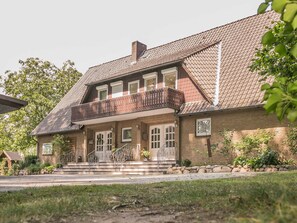 Unclassified image, 5 of 21, button