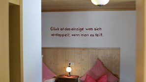 Unclassified image, 4 of 28, button - Double / B & B with south balcony 2 - Landhaus Windrose (Jungholz)