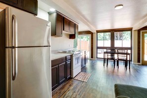 Fridge, microwave, stovetop, coffee/tea maker - Unique Castro Valley House 30 Mi to San Fran! (Castro Valley)