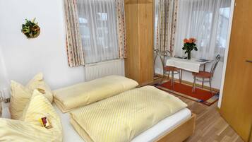 1 slaapkamer, een bureau, wifi, beddengoed