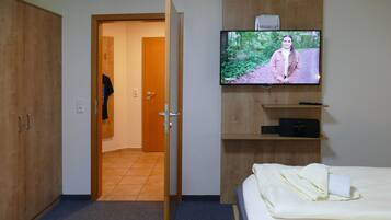 1 Schlafzimmer, Schreibtisch, Reisekinderbett, WLAN