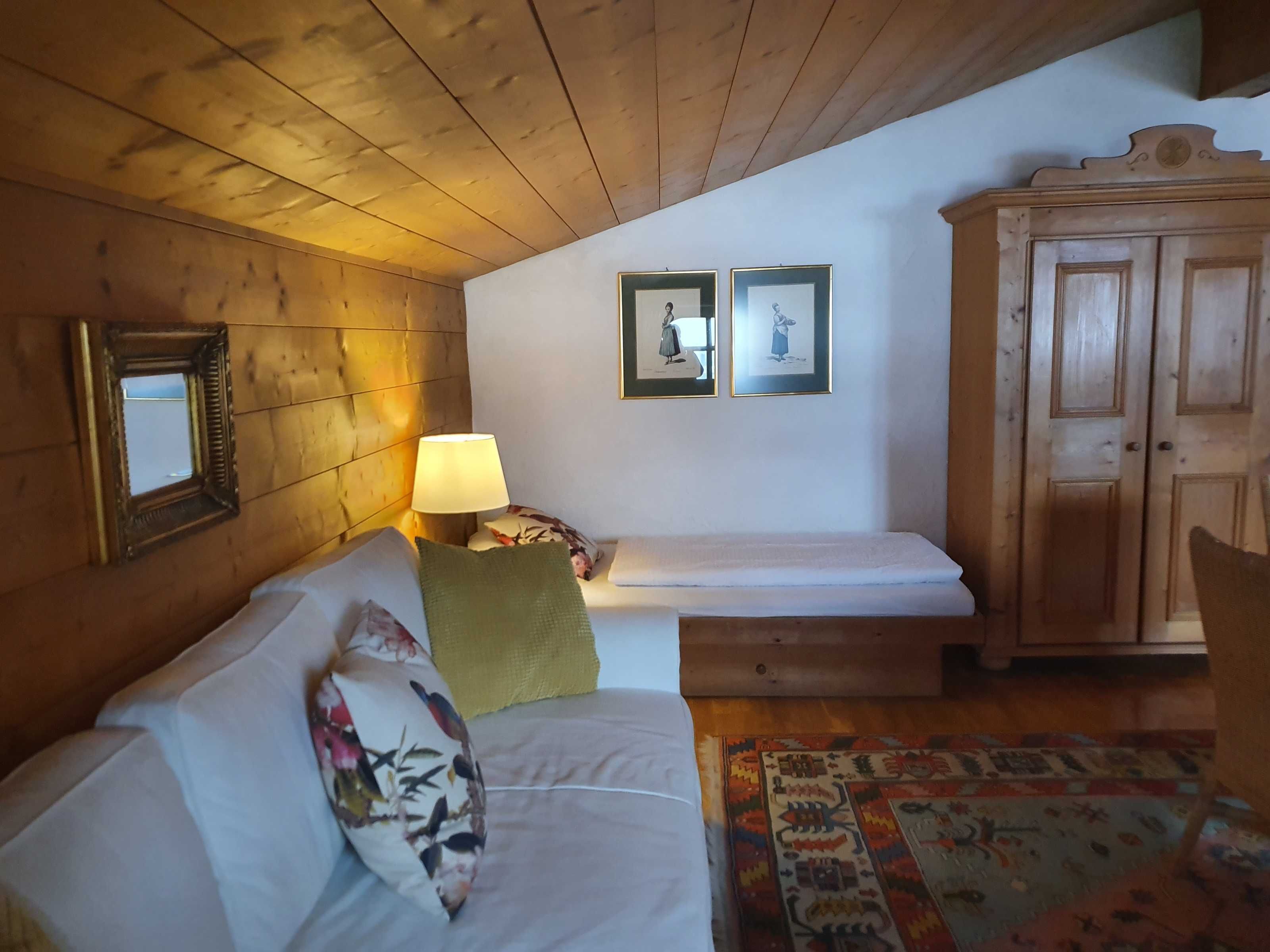 2 slaapkamers, een kluis op de kamer, een strijkplank/strijkijzer, wifi