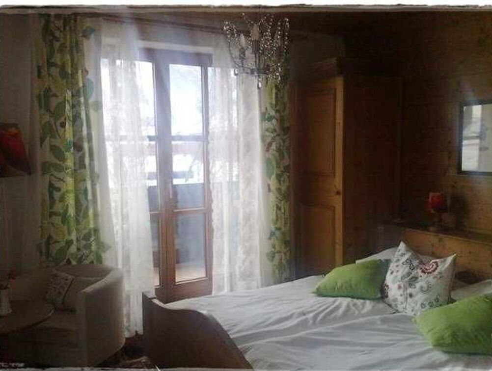 2 bedrooms, in-room safe, iron/ironing board, WiFi