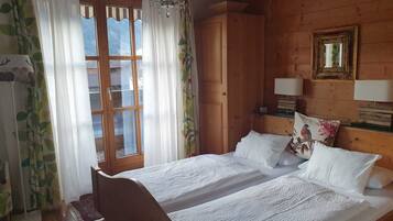 2 bedrooms, in-room safe, iron/ironing board, travel crib