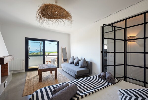 5 bedrooms, desk, iron/ironing board, travel cot