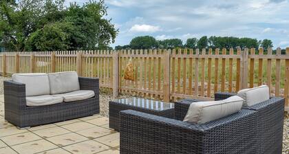 2 bedroom accommodation in Moreton, near Wareham