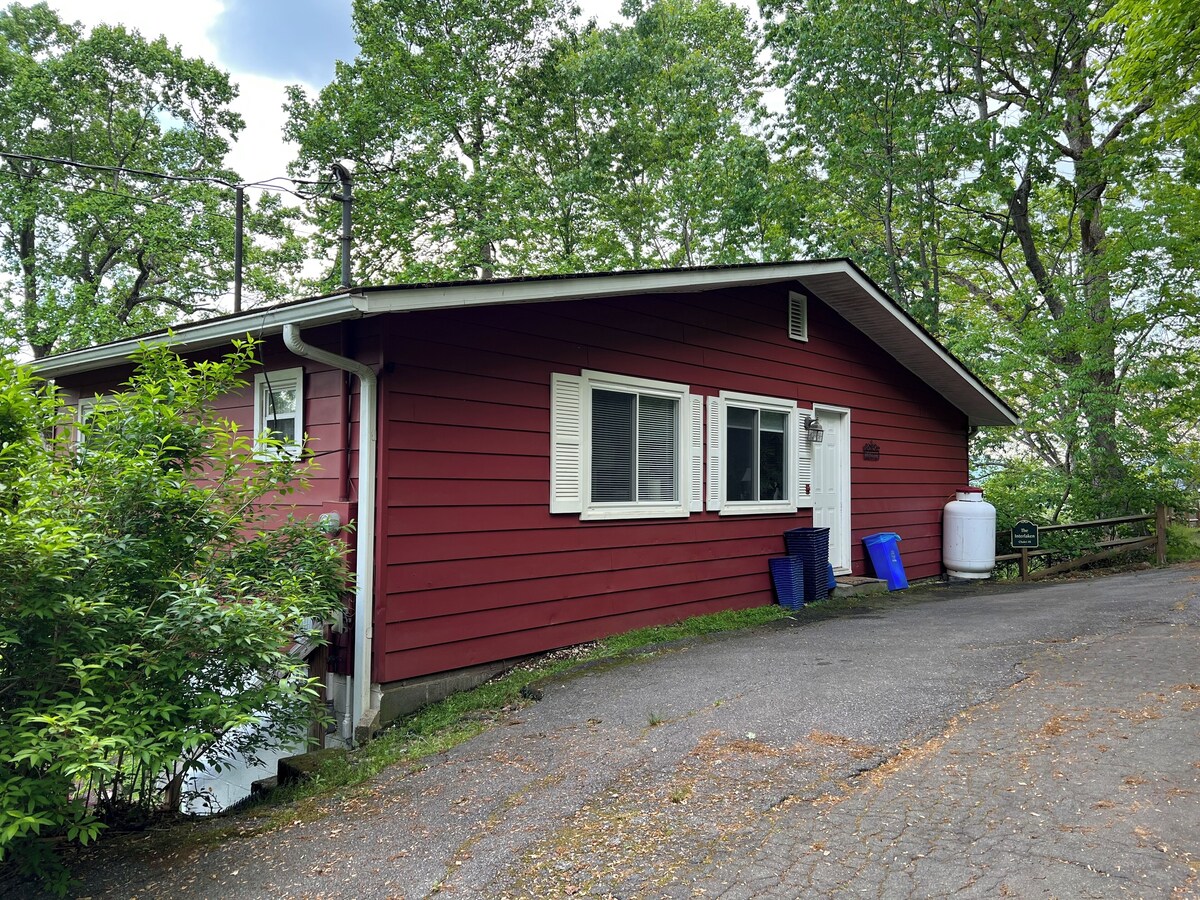 Mountain Chalet, Close to Downtown, Dog Friendly