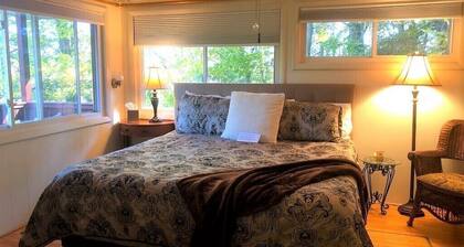 Mountain Chalet, Close to Downtown, Dog Friendly