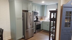 Fridge, microwave, oven, stovetop - Historic charm in the heart of downtown Lexington (Lexington)