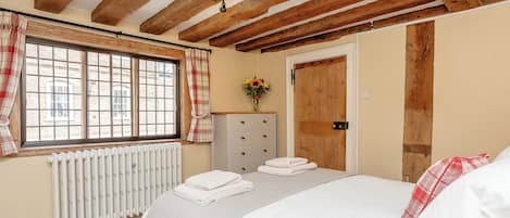 3 bedrooms, free WiFi, bed sheets