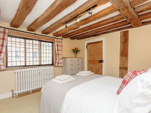 3 bedroom accommodation in Lingfield