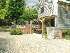 Exterior - 2 bedroom accommodation in Freshwater, near Totland (Freshwater, near Totland)