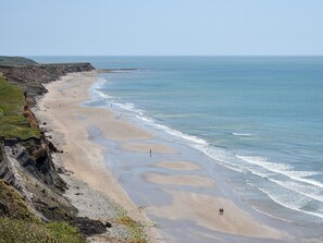 Beach - 2 bedroom accommodation in Freshwater, near Totland (Freshwater, near Totland)