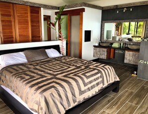 6 bedrooms, iron/ironing board, free WiFi, bed sheets