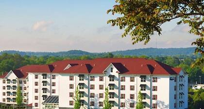 Suites at Hershey 2BR/2BA suite w/ fireplace, full kitchen, indoor/outdoor pool