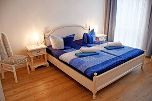 1 bedroom, travel cot, WiFi, bed sheets