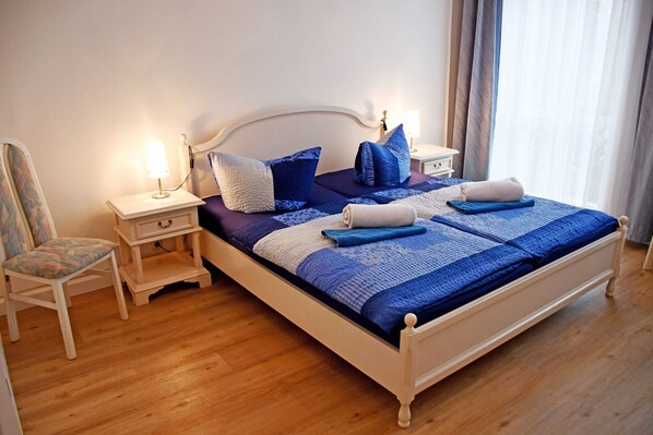 1 bedroom, travel cot, WiFi, bed sheets