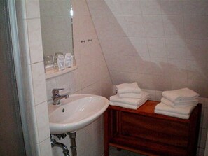 Shower, towels