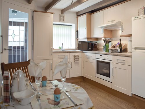 Horseshoe Cottage is cosy and welcoming, perfect for a romantic break.