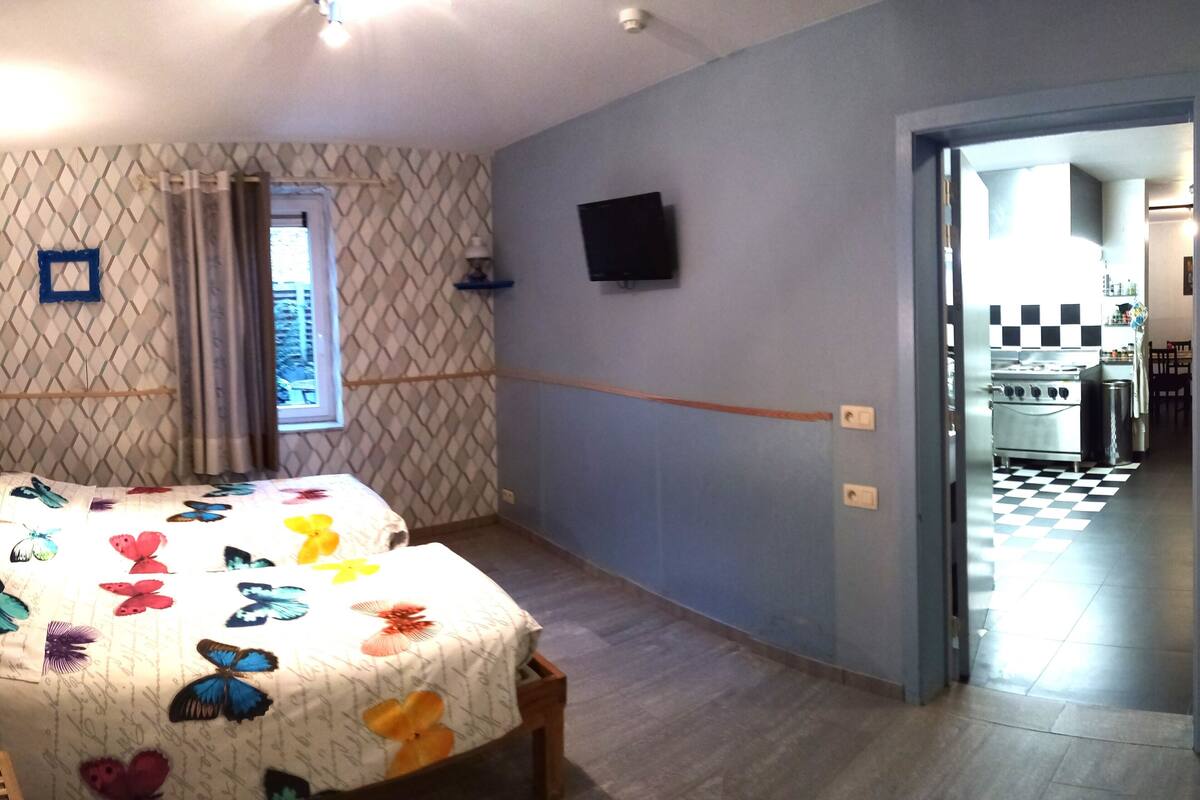 SĂšche-cheveux, serviettes fournies, papier toilette