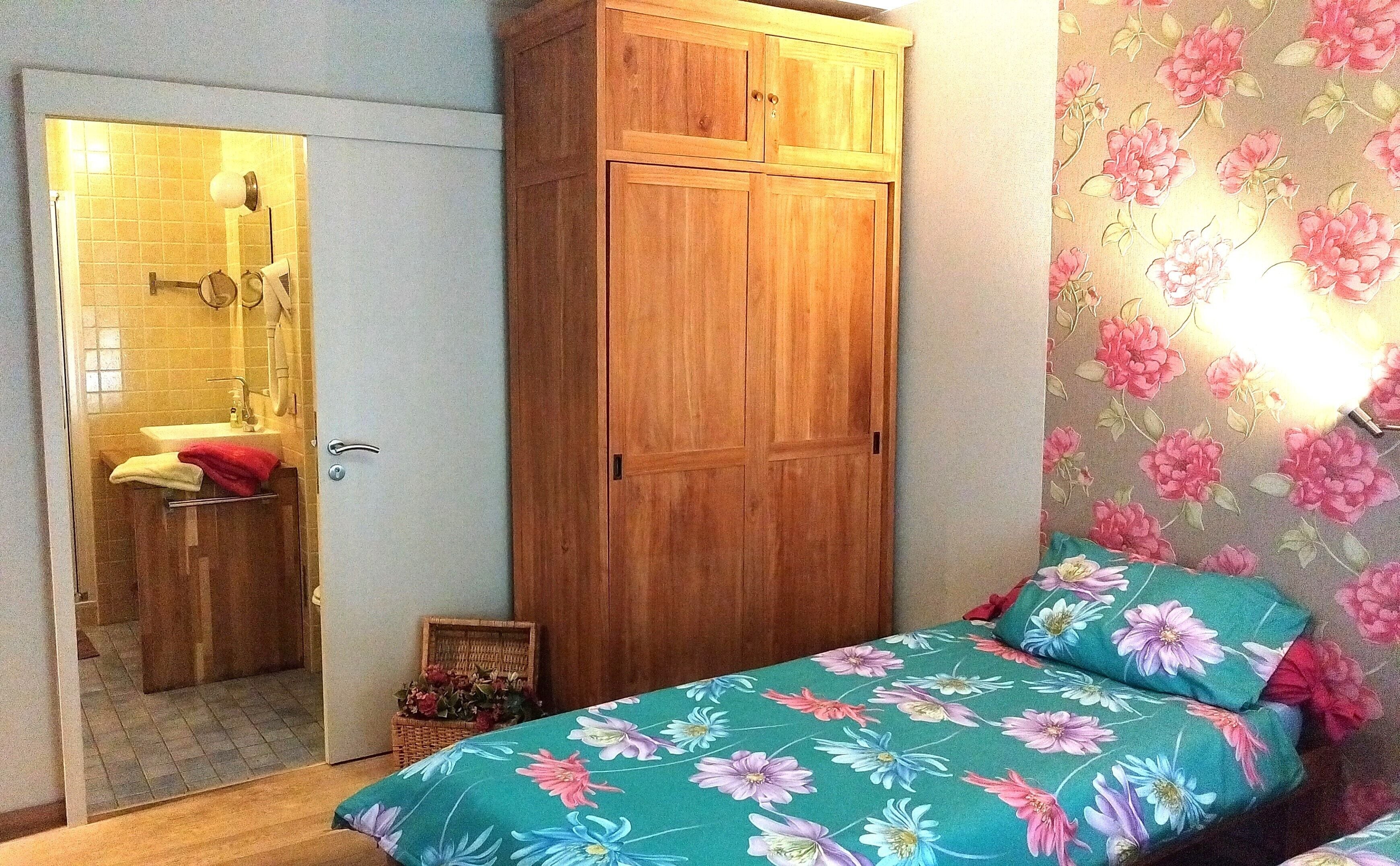 5 chambres, décoration personnalisée, rideaux occultants