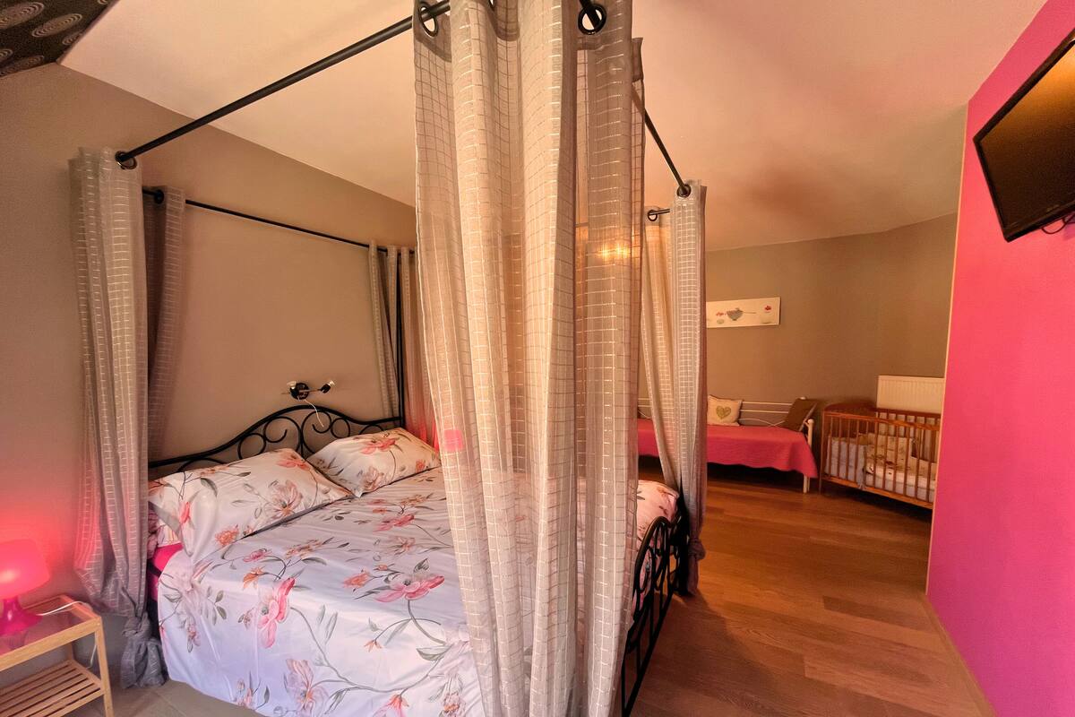 SĂšche-cheveux, serviettes fournies, papier toilette