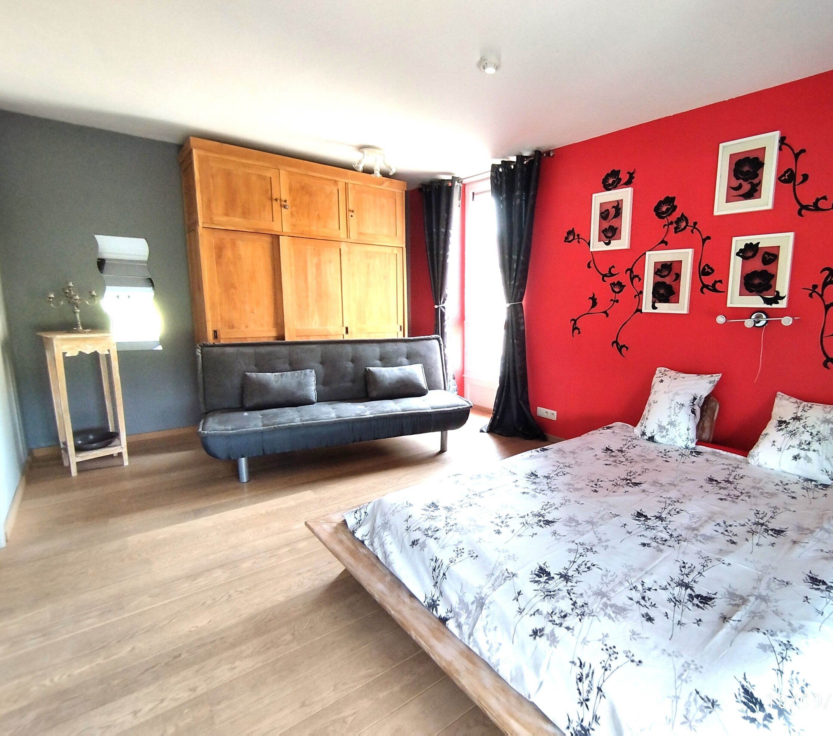 5 chambres, décoration personnalisée, rideaux occultants