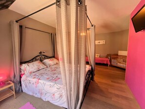 5 camere, tende oscuranti, insonorizzazione, ferro/asse da stiro