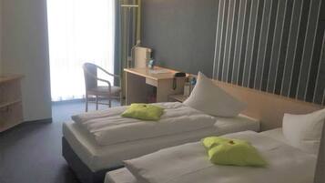 2 habitaciones, escritorio, cuna de viaje y wifi