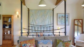 1 bedroom, bed sheets