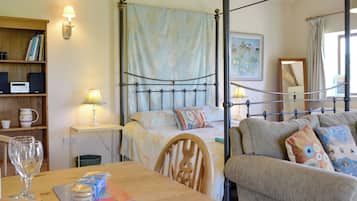 1 bedroom, bed sheets