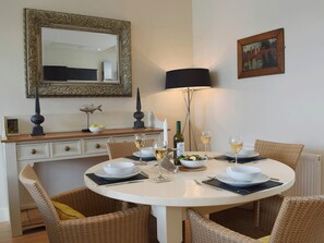 Dining - 2 bedroom accommodation in Fearnan, near Aberfeldy (Fearnan, near Aberfeldy)