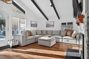 Smart-TV, Kamin, Tischfußball, Stereoanlage