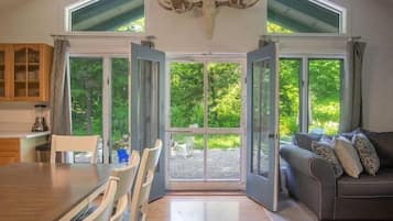 Smart TV, fireplace, foosball, stereo