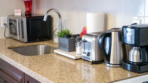 Coffee service - Clifton Hill Stays (Niagara Falls)
