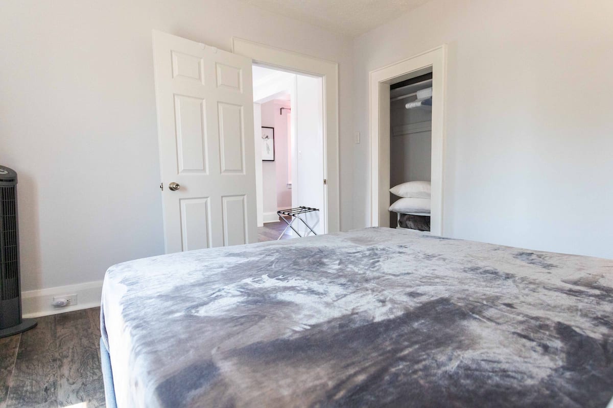 2 bedrooms, individually decorated, individually furnished