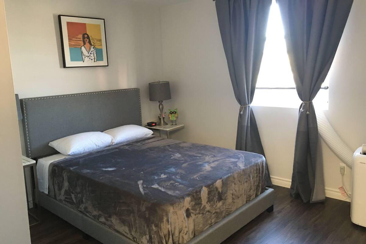 2 bedrooms, individually decorated, individually furnished
