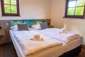 3 bedrooms, travel cot, WiFi, bed sheets